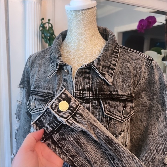 FANTASTIC FAWN Charcoal Gray Distressed Jean Jacket Relaxed Fit Size Medium - Picture 12 of 14